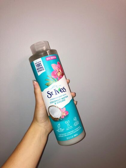 St. Ives Coconut Water & Orchid Hydrating Body Wash 650ml